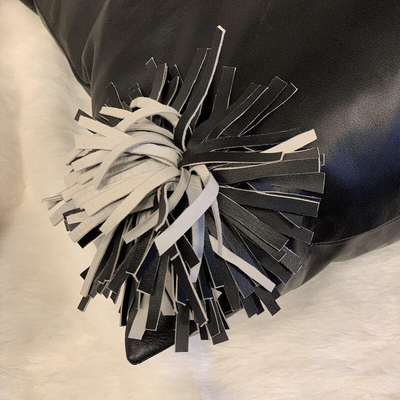 von Hohenstein Lederkissen mit Puschel schwarz