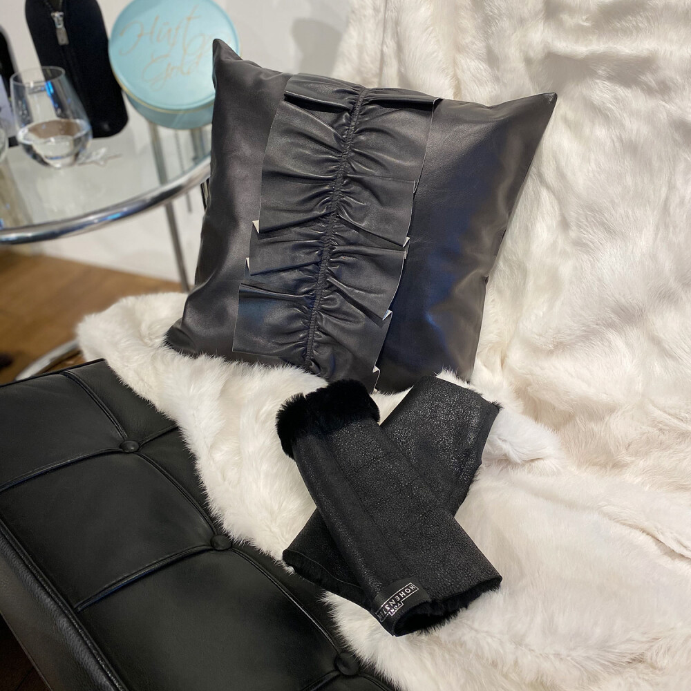 Lederkissen mit Raffung | schwarz 40x40