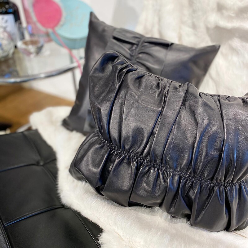 Lederkissen mit Raffung | schwarz 40x40