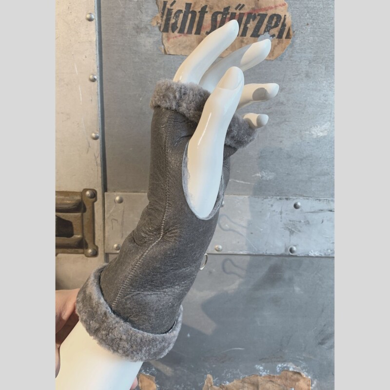 von Hohenstein Pulswärmer Lammfell grau antik finish