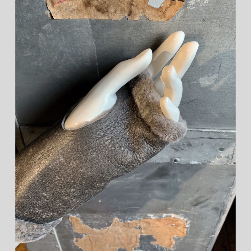 von Hohenstein Pulswärmer Lammfell grau antik finish